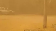 بالصور- عواصف ترابية تضرب الوادي الجديد وتخفض الرؤية