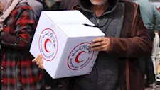 "من الإيد للإيد".. الهلال الأحمر يواصل جهوده لإيصال المساعدات الإنسانية للفلسطينيين -(صور)