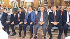 محافظ القليوبية يشهد قداس عيد القيامة بكنيسة العذراء في بنها (صور)
