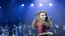 بعد أزمة "زغروطة" كوتشيلا.. معلومات وصور عن سابرينا كاربنتر