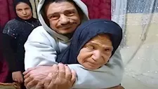 "وفاء أيقونة وفاء".. أم تخطت السبعين تحمل ابنها المريض على ظهرها 45 سنة