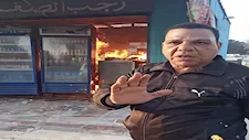 رفض البديل وحرق أكل عيشه.. حكاية "عم رجب" صاحب كشك الإسماعيلية- فيديو وصور