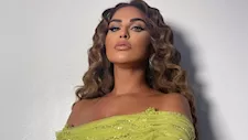 مي سليم ترقص على "قمرين" أمام الأهرامات في حفل زفاف ابنة باسل سماقية (فيديو)