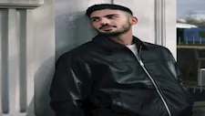 من بائع متجول لـ تريند عالمي.. قصة شاب خطف قلوب السياح في تركيا