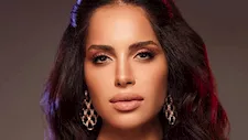 بلوك مميز.. أمال ماهر بإطلالة راقية تجمع بين النعومة والفخامة