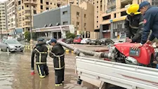 بالصور.. الحماية المدنية ببني سويف ترفع تجمعات مياه الأمطار من الشوارع