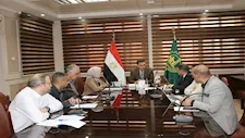 محافظ القليوبية يبحث تطوير منظومة النقل الجماعي وربطها بالقاهرة