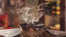 هل البخور يحمي من الحسد؟.. خبيرة توضح