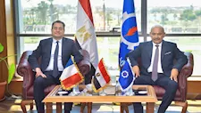 محافظ السويس يبحث مع السفير الفرنسي زيادة فرص الاستثمار