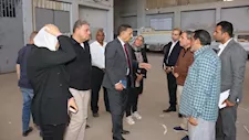 محافظ القليوبية يبحث تقنين أوضاع المصانع غير المرخصة فى باسوس -صور