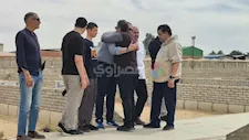 انتهاء مراسم دفن الدكتور ضياء العوضي بالشرقية والأسرة تتلقي العزاء على رأس المقبرة -فيديو وصور 