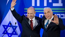 المعارضة الإسرائيلية تشكل تحالفا للإطاحة بنتنياهو في الانتخابات المقبلة