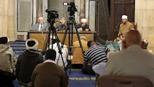 ملتقى التفسير بالأزهر يكشف وجوه الإعجاز القرآني في خلق الغراب