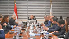 مصر تبحث إنشاء مجمع صناعي لإطارات السيارات باستثمارات 2 مليار دولار