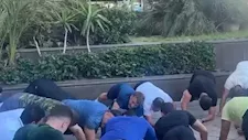 تمارين ضغط في الشارع.. ماكرون يشارك شباب الإسكندرية ممارسة الرياضة- فيديو