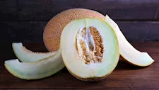 ماذا يحدث للجسم عند تناول الشمام؟
