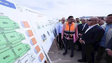 وزير النقل يتابع تطوير طريق الصعيد الصحراوي ومحور أبو تيج بأسيوط