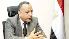 وزير السياحة يمنح مصطفى وزيري إجازة بدون أجر حتى بلوغ سن المعاش