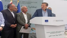 "تعالى جنبي أحسن يفكروا حاجة".. وزير الزراعة يطيب خاطر باحث بعد نقاش حول تكلفة القمح