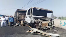 "النار أكلت العربيات".. الصور الأولى لتفحم سيارتين ووفاة 3 أشخاص في الدقهلية