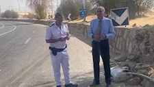 بالصور- إصابة 3 طلاب بجامعة أسوان في حادث ورئيس الجامعة يزورهم بالمستشفى