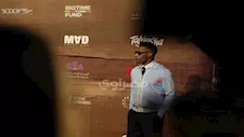 بالفيديو- ماذا فعل محمد رمضان أمام الكاميرات في العرض الخاص لفيلم "أسد"؟