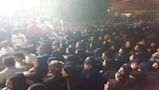  3 نعوش في وداع واحد.. المئات يشيعون ضحايا "حادث البنجر" المحترقين بالدقهلية -صور