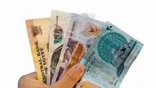 الحكومة تحسم الجدل بشأن إصدار العملات البلاستيكية فئة 10 و20 جنيهًا