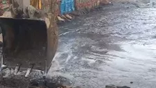 المياه أغرقت الشادر.. كسر مفاجئ بخط صرف صحي رئيسي في الأقصر
