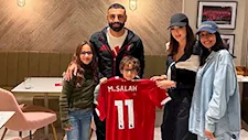 كيف استقبل محمد صلاح أبناء تامر حسني؟ - فيديو