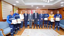 "أعادوا شيك بمليون جنيه وفلوس كاش".. تكريم طاقم إسعاف بكفر الشيخ 