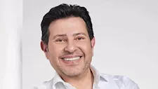 بين المصري واللبناني.. كواليس الأغاني التي سجلها هاني شاكر ولم تُطرح قبل
