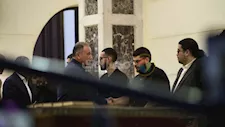 "بيظبط القميص احتراما للتقاليد".. ماذا فعل الخطيب قبل دخول عزاء عبدالرحمن