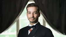 يوناس لاوفينر.. شاب مغربي ينصّب نفسه ملكا في سويسرا مستغلا ثغرة قانونية