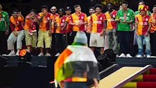 على خطى لامين يامال.. لاعب جلطة سراي يحتفل بعلم فلسطين