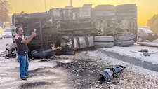 شلل مروري على طريق بنها الزراعي بعد انقلاب مقطورة زلط 