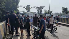 "كان بيعدي الطريق".. مصرع شاب دهسته تريلا في المنوفية (صور)