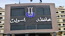 10 وفيات و5 مصابين.. محافظ أسوان ينعى ضحايا حادث توشكى المروع
