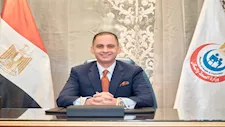 نائب وزير الصحة يفوز بجائزة الطبيب العربي.. ويتبرع بقيمتها لمستشفى حكومي