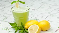 كيف يؤثر تناول عصير الليمون على صحتك؟