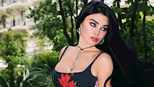 "طرحة سوداء وفستان مكشوف".. هيفاء وهبي تتألق في مهرجان "كان"