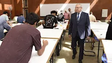 نائب رئيس جامعة عين شمس يتفقد امتحانات الفصل الثاني ويطمئن على راحة الطلاب