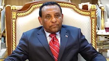 رئيس وزراء السودان يؤكد استقرار الخرطوم وسط تصاعد الهجمات