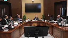 بطول 2000 كم.. نائب رئيس الوزراء يستعرض مشروع القطار الكهربائي السريع