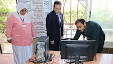 محافظ المنوفية في جولة مفاجئة: إحالة 9 موظفين ورئيس وحدة للتحقيق.. ومكافأة للملتزمين