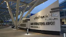 حقيقة منع الكراتين بالمطارات.. بيان رسمي يحسم الجدل