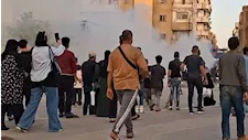 إخماد حريق كشك بحي الأربعين وعودة الحركة المرورية تدريجيًا (صور)