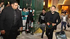 حسن الرداد والسقا وأشرف عبدالباقي.. نجوم الفن يصلون عزاء حمدي الميرغني