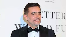على هامش مهرجان كان.. هاني سلامة يحتفل بمئوية يوسف شاهين