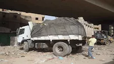 الجيزة ترفع 1140 طن مخلفات من ترعة الزمر والمنيب استجابة للشكاوى